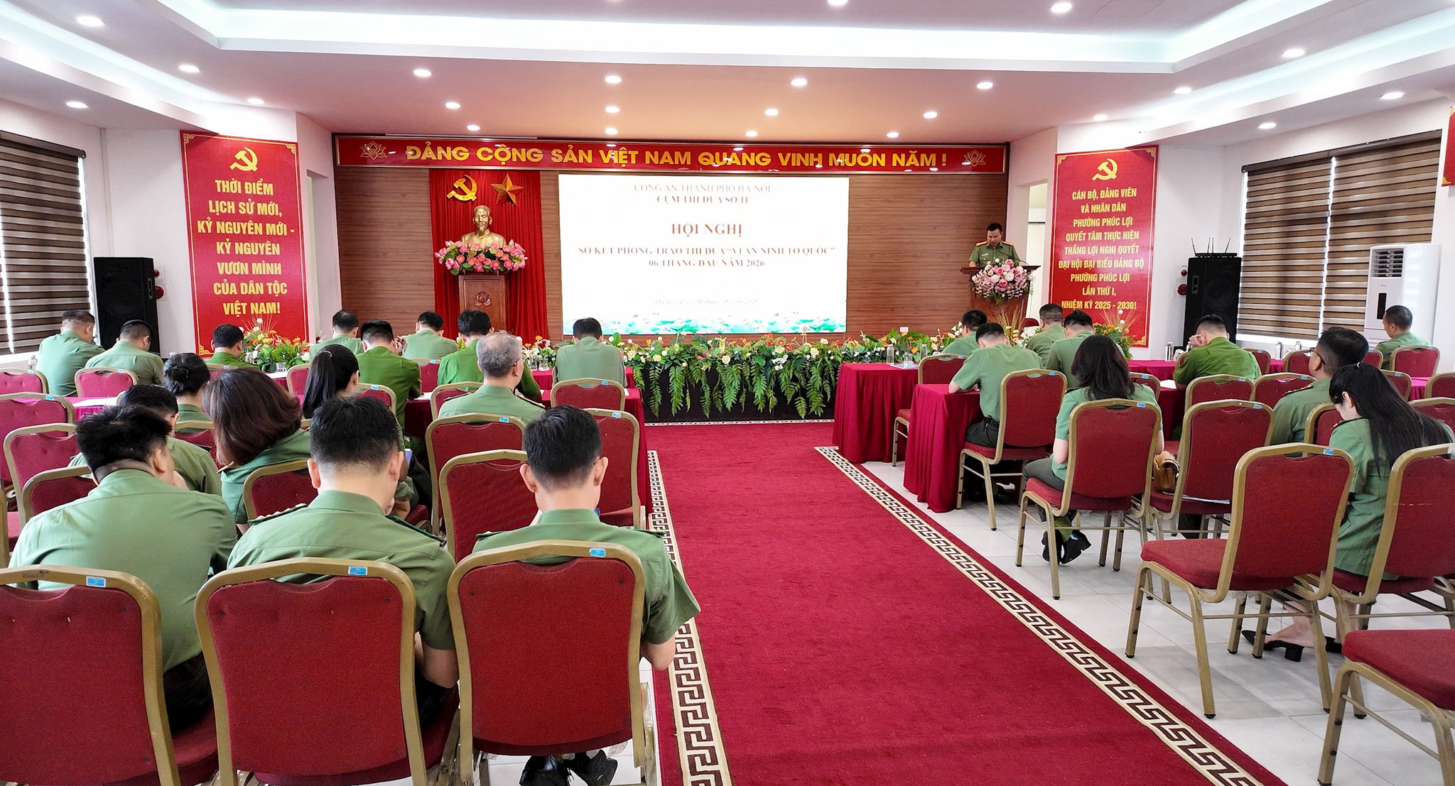 Toàn cảnh Hội nghị sơ kết phong trào thi đua 