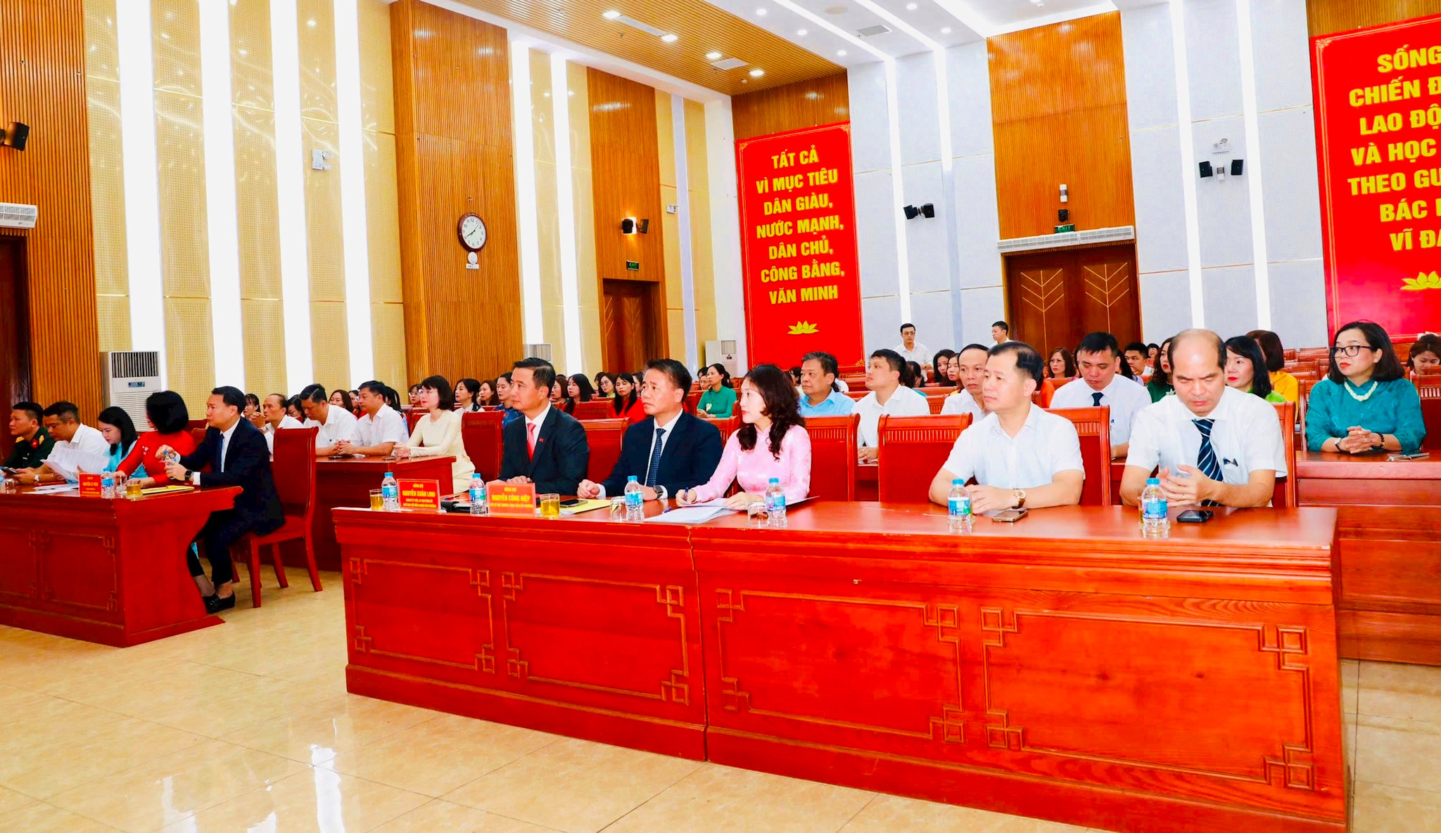 Đại biểu và các trường tham dự Hội nghị. Ảnh: Trần Oanh.