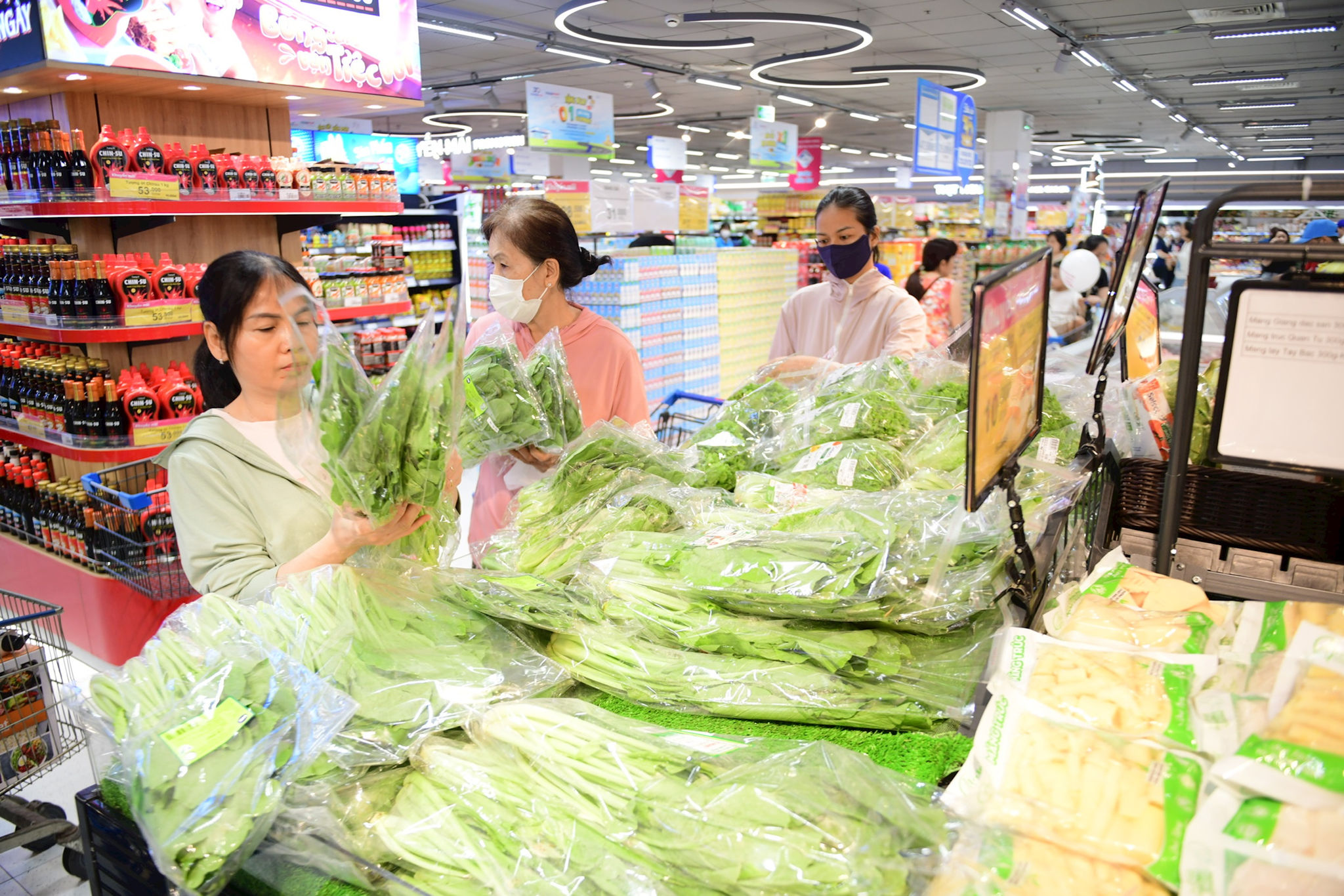 saigon-co.op-tang-cuong-uu-dai-cac-nhom-rau-cu-tuoi-dong-hanh-cung-cac-gia-dinh-cham-lo-dinh-duong-mua-tuu-truong..jpg