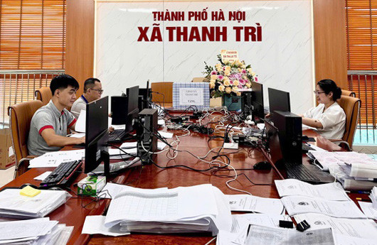 cac-thanh-vien-tham-gia-chien-dich-lam-sach-du-lieu-dat-dai-tai-xa-thanh-tri.-anh-thanh-hong.jpg