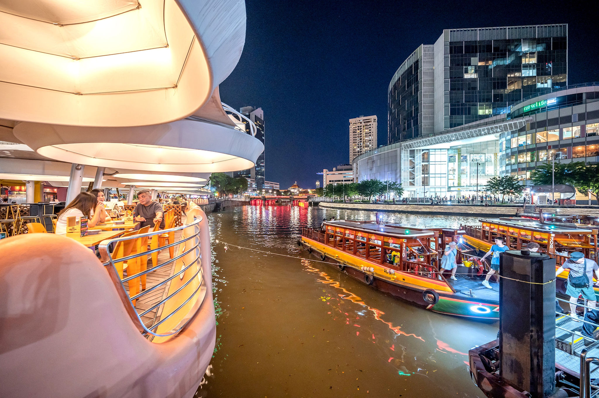 river-boat-bars-restaurants-night-cq-clarke-quay_original.jpg