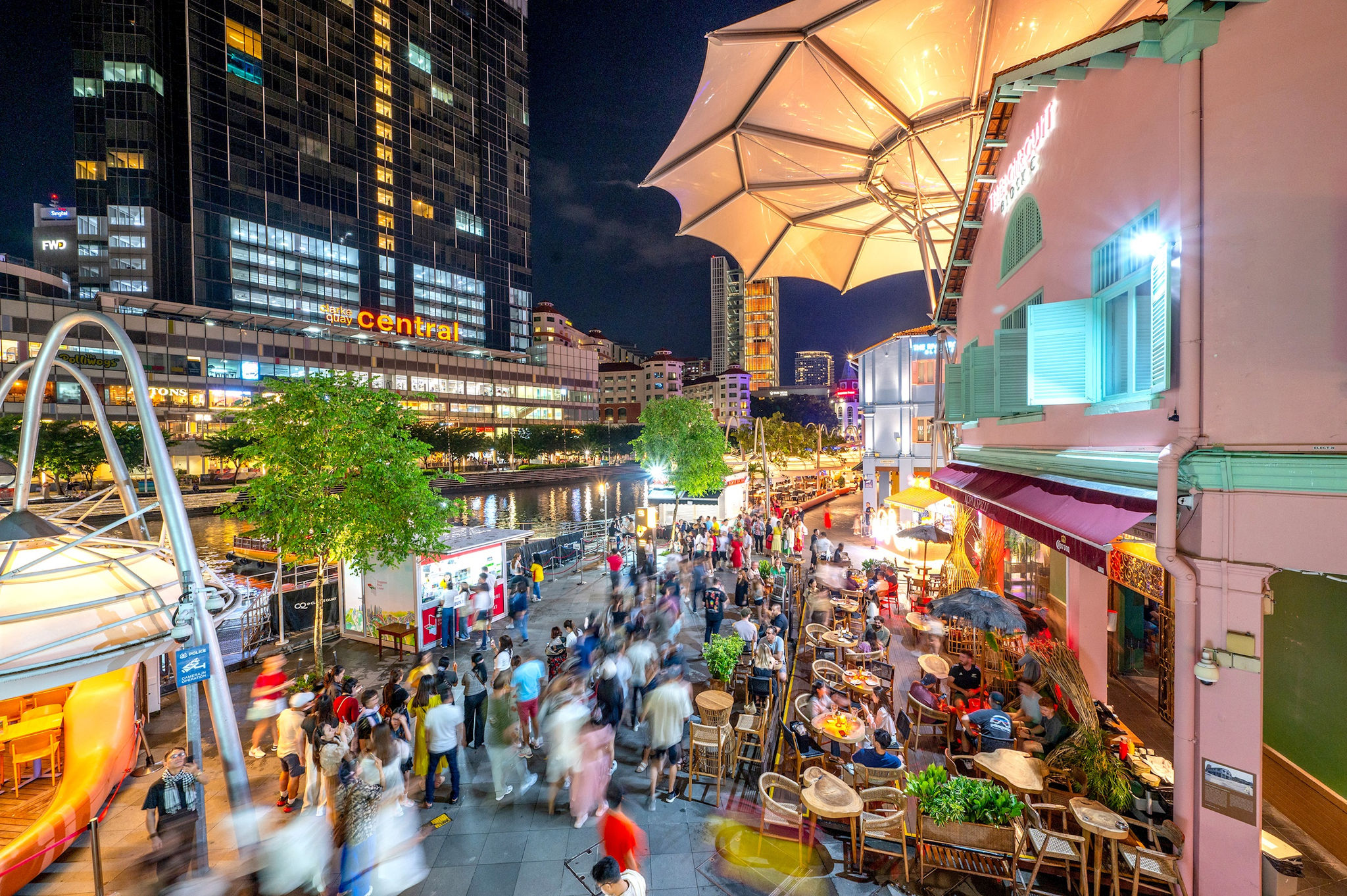 Singapore duy trì nhiều khu nhà cũ ven sông để tạo điểm nhấn cho du lịch và ẩm thực hiện đại. Ảnh: Chính phủ Singapore.