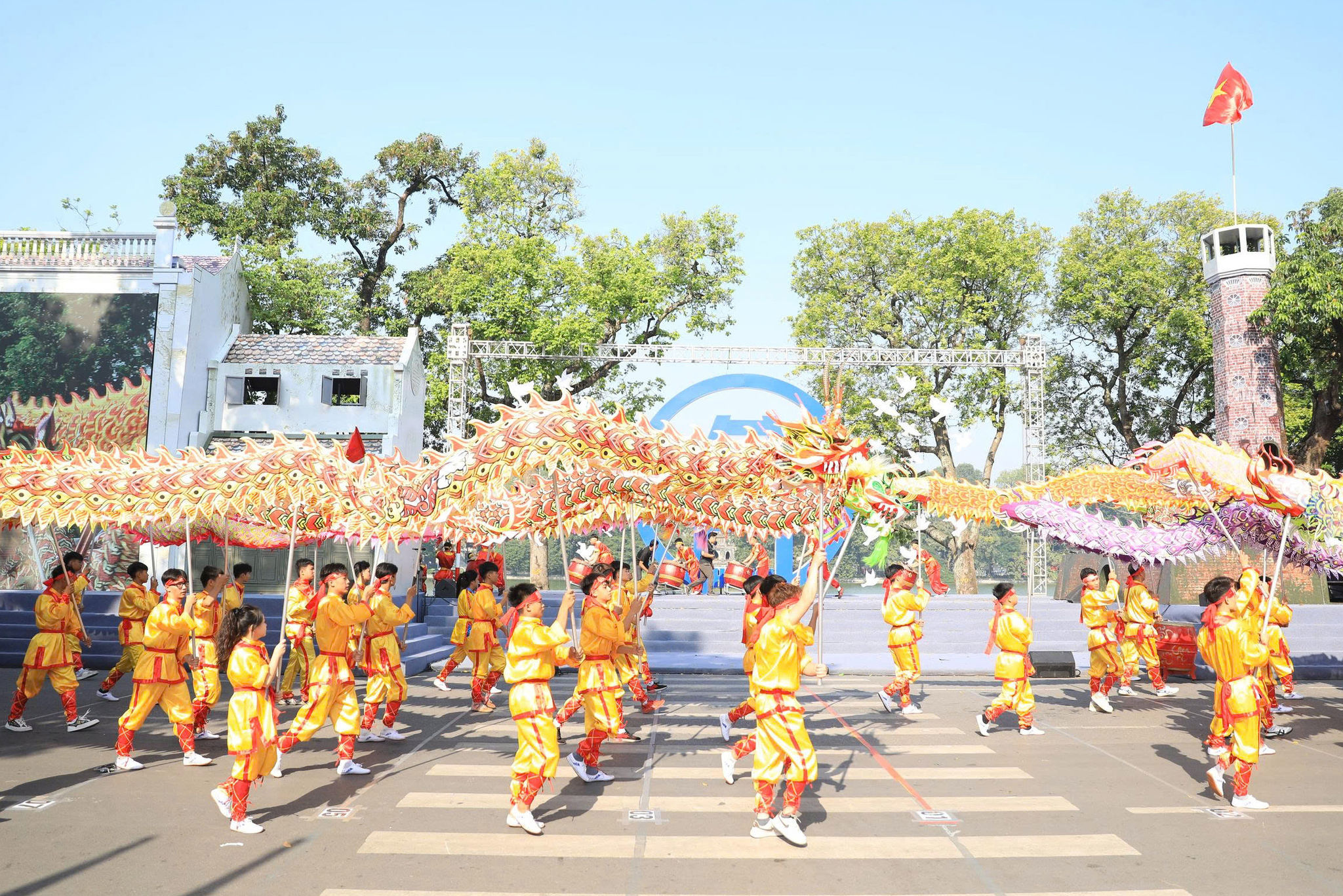 mua-rong-tai-ngay-hoi-van-hoa-vi-hoa-binh-.-anh-do-tam.jpg