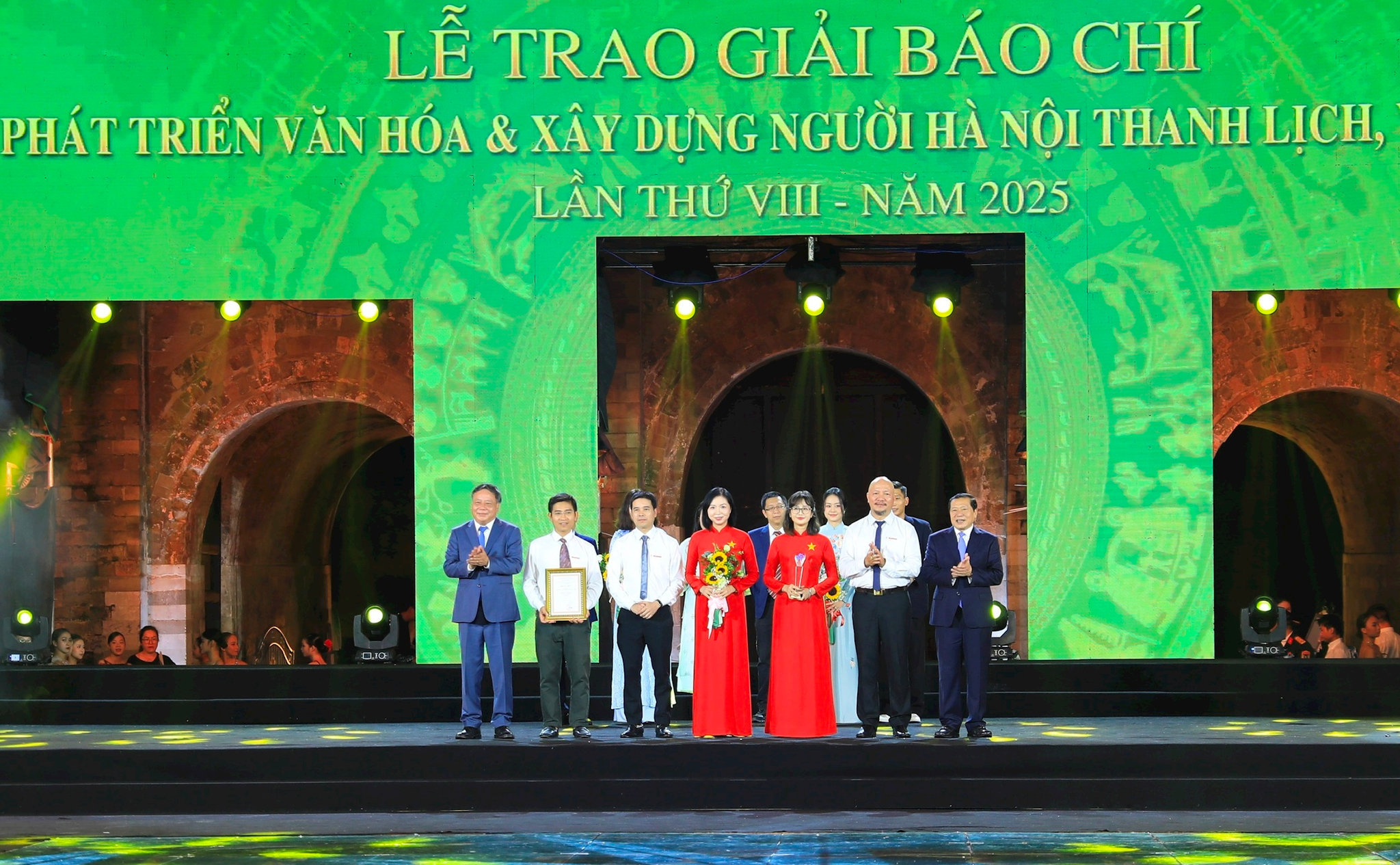 a1-trao-giai-a.jpg