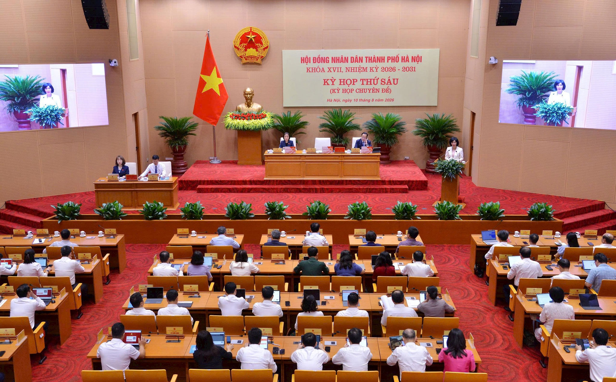 Quang cảnh kỳ họp chuyên đề HĐND thành phố sáng 10-8. Ảnh: Thành Thái