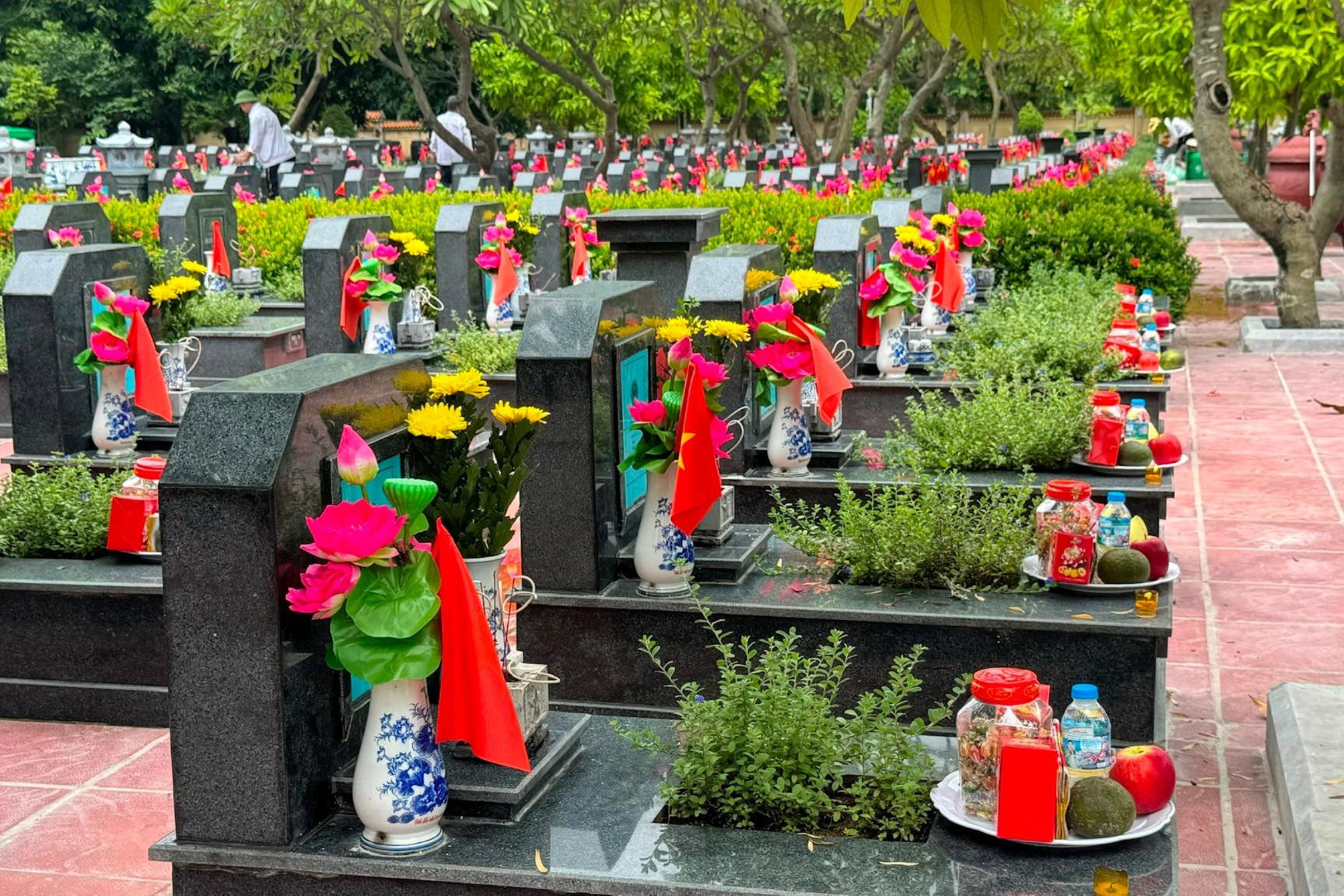 mai-dich-nhung-ngoi-mo-.jpg