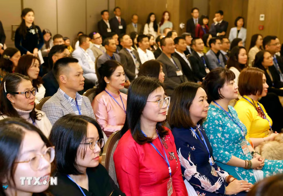 c4610111de0a48dbce-_ttxvn-tong-bi-thu-chu-tich-nuoc-gap-go-can-bo-nhan-vien-dai-su-quan-viet-nam-tai-new-zealand-9.jpg
