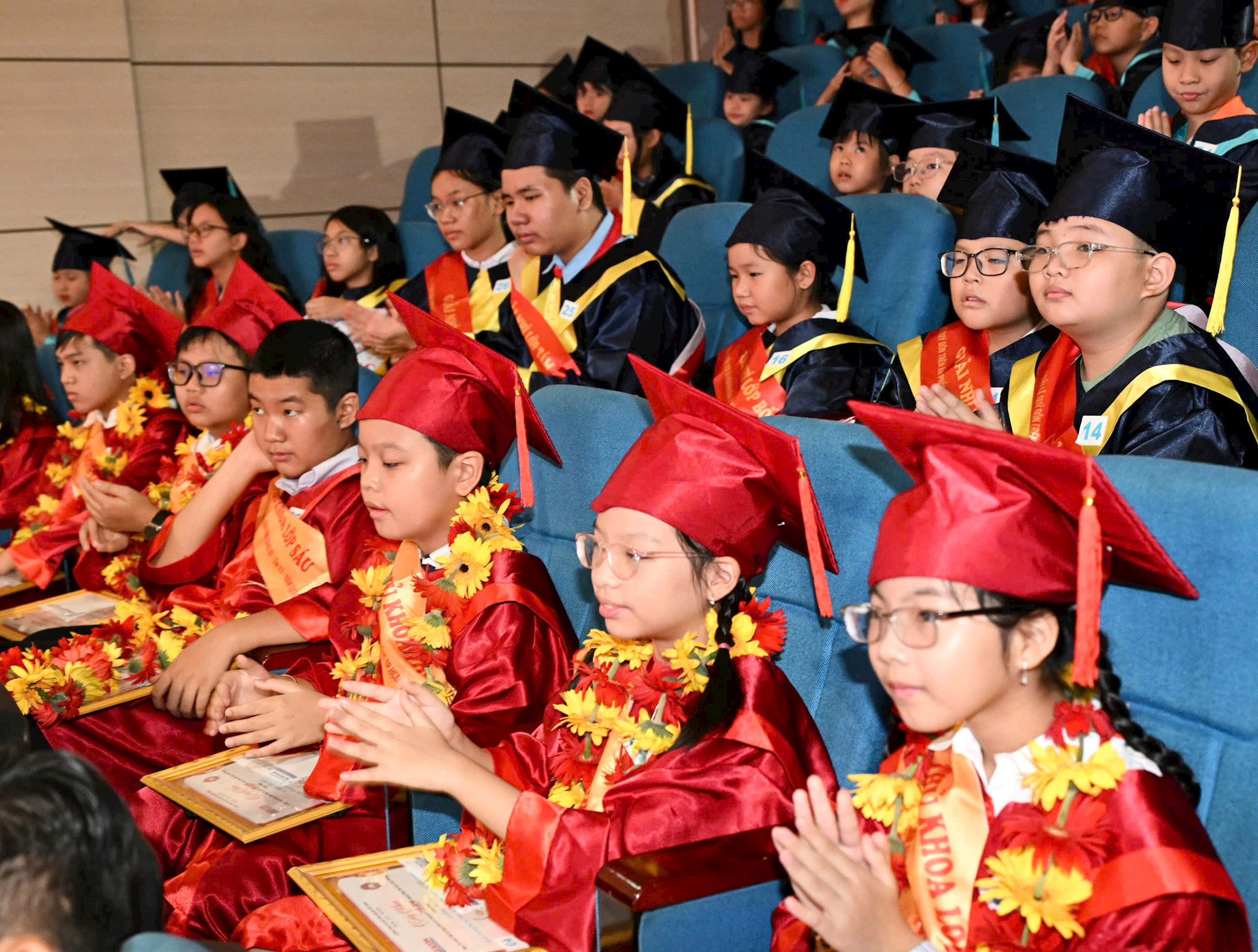 giai-thuong-le-quy-don-10.jpg