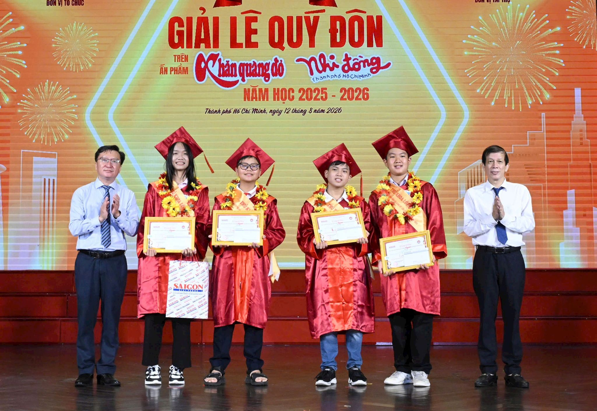 giai-thuong-le-quy-don-8(1).jpg