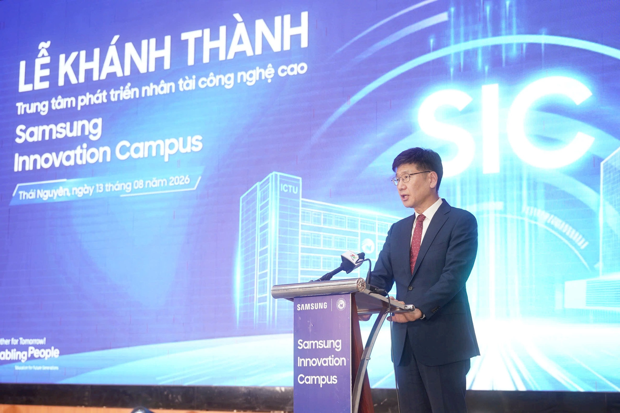 ong-na-ki-hong-tong-giam-doc-samsung-viet-nam-phat-bieu-tai-su-kien.jpg
