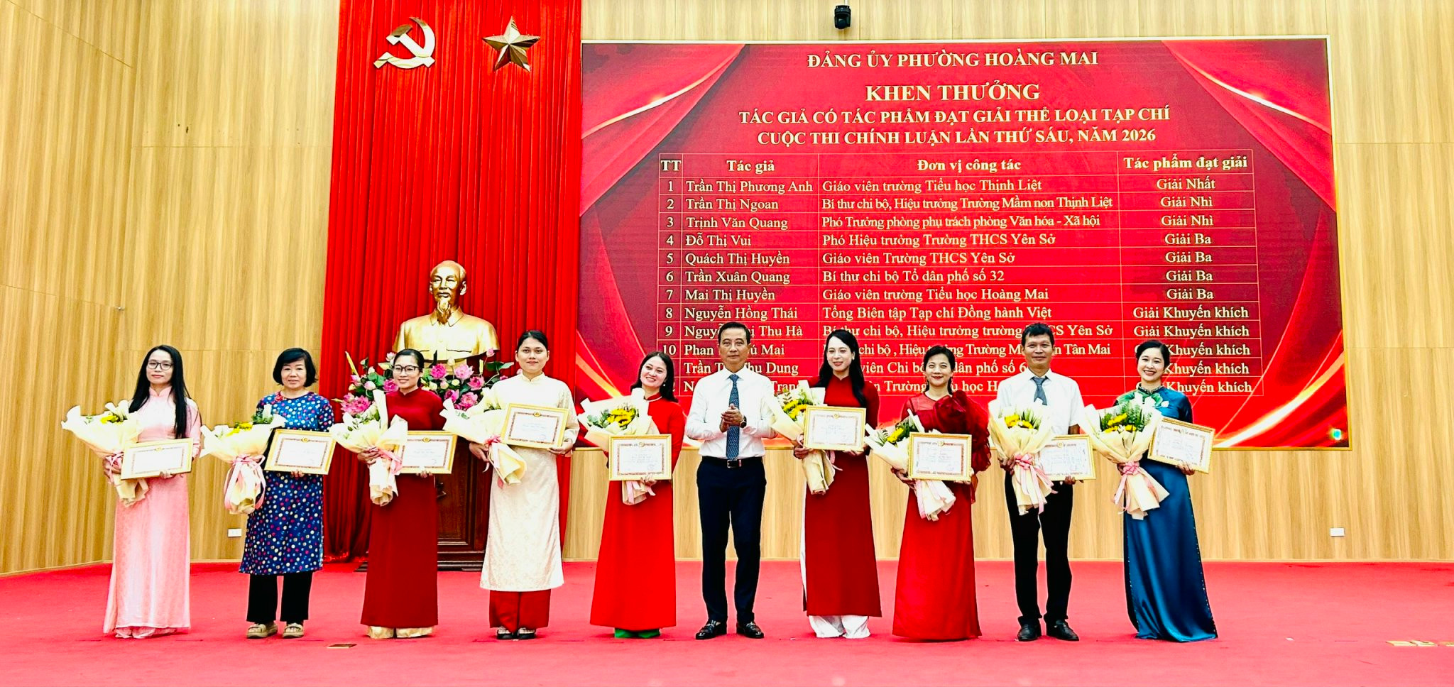 Hoàng Mai trao 36 giải Cuộc thi chính luận về bảo vệ nền tảng tư tưởng của Đảng