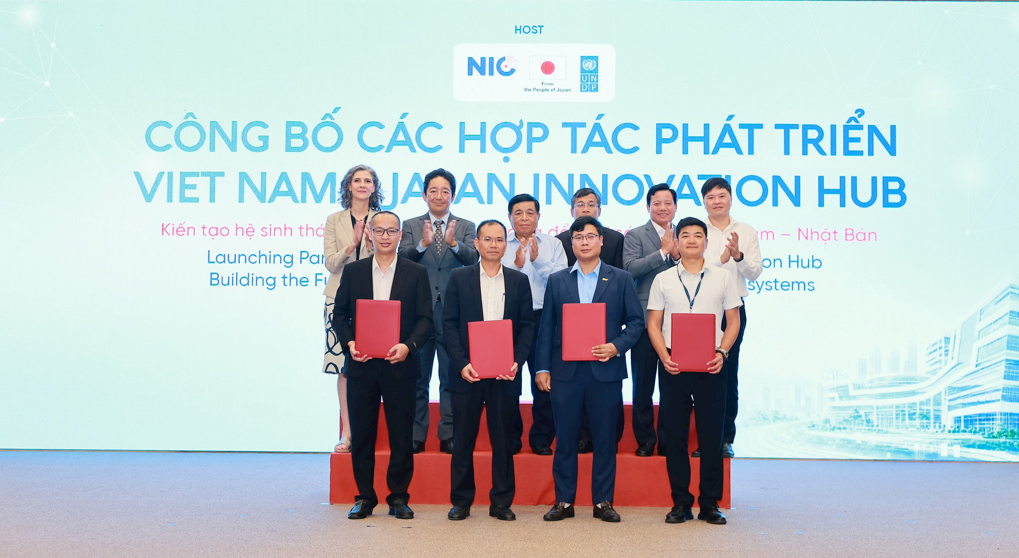 Lễ công bố thành lập Nhóm công tác phát triển nguồn nhân lực bán dẫn Việt Nam - Nhật Bản ngay trong khuôn khổ sự kiện. Ảnh: UNDP