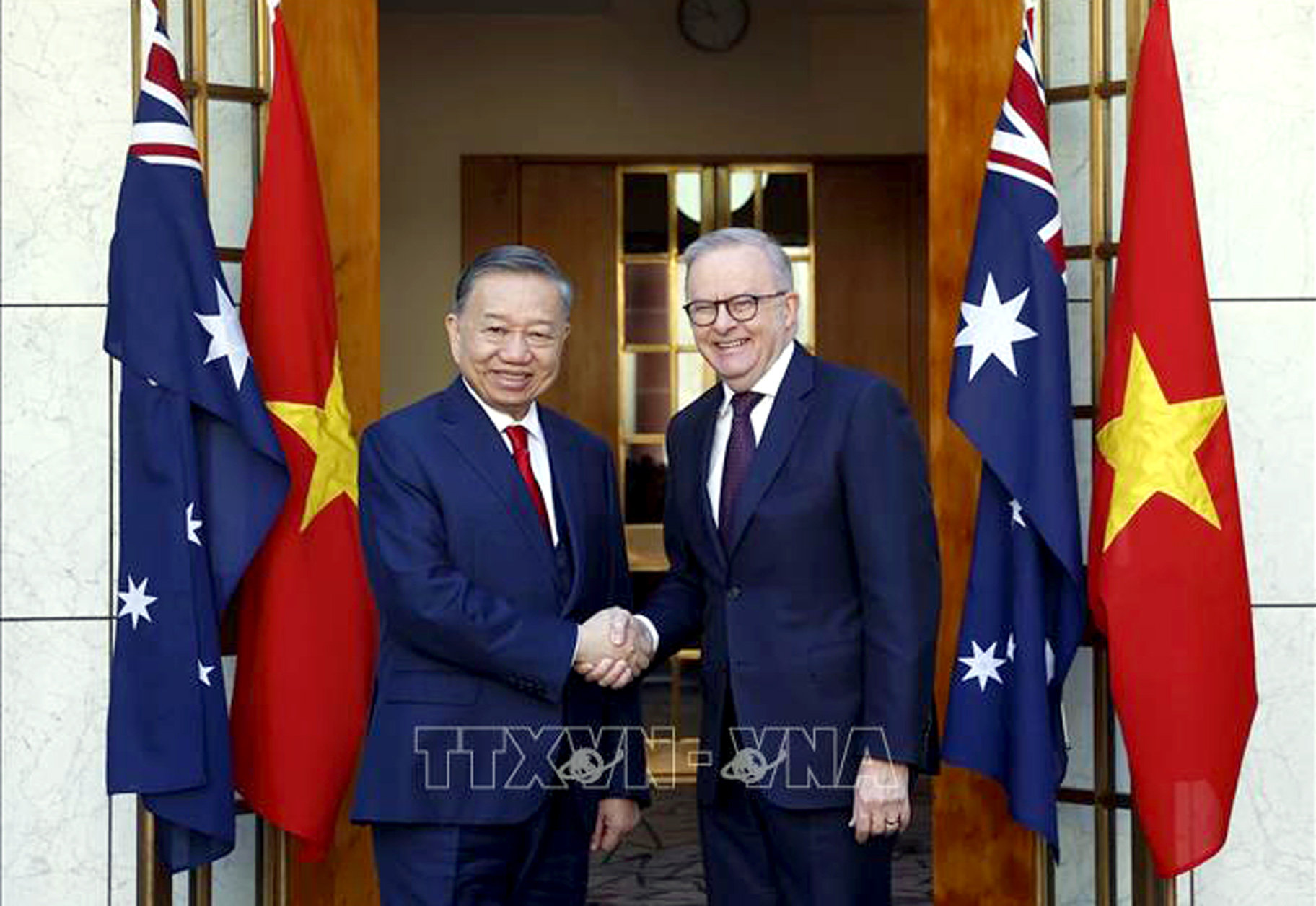 vna_potal_tong_bi_thu_chu_tich_nuoc_to_lam_gap_hep_thu_tuong_australia__stand.jpg
