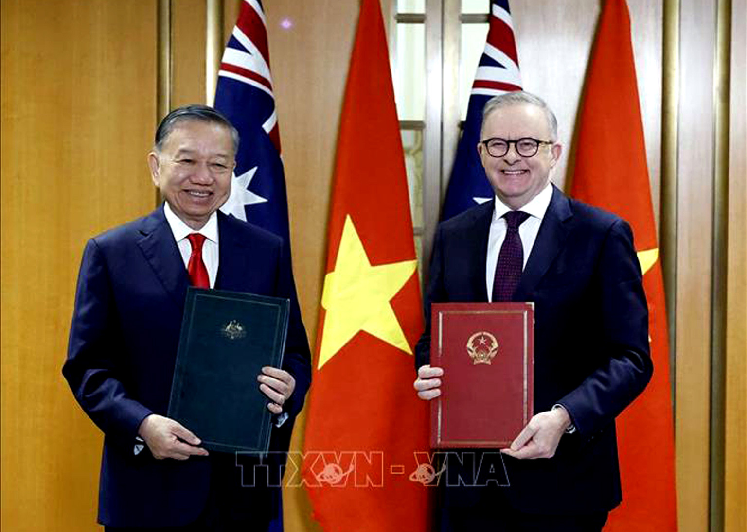 vna_potal_tong_bi_thu_chu_tich_nuoc_to_lam_va_thu_tuong_australia_trao_tuyen_bo_chung__stand.jpg