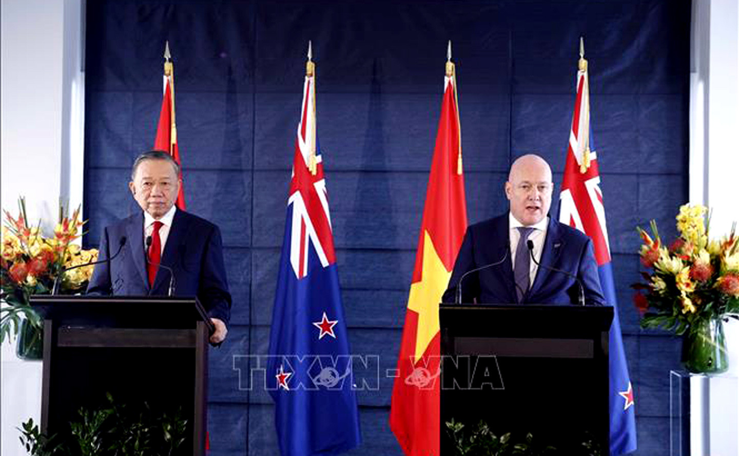 vna_potal_tong_bi_thu_chu_tich_nuoc_to_lam_va_thu_tuong_new_zealand_gap_go_bao_chi_stand.jpg