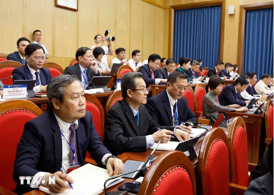 oc-to-lam-du-le-khai-mac-chuong-trinh-boi-duong-cap-nhat-kien-thuc-doi-voi-uy-vien-ban-chap-hanh-trung-uong-dang-14.jpg