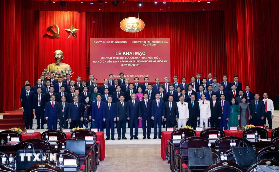uoc-to-lam-du-le-khai-mac-chuong-trinh-boi-duong-cap-nhat-kien-thuc-doi-voi-uy-vien-ban-chap-hanh-trung-uong-dang-1.jpg