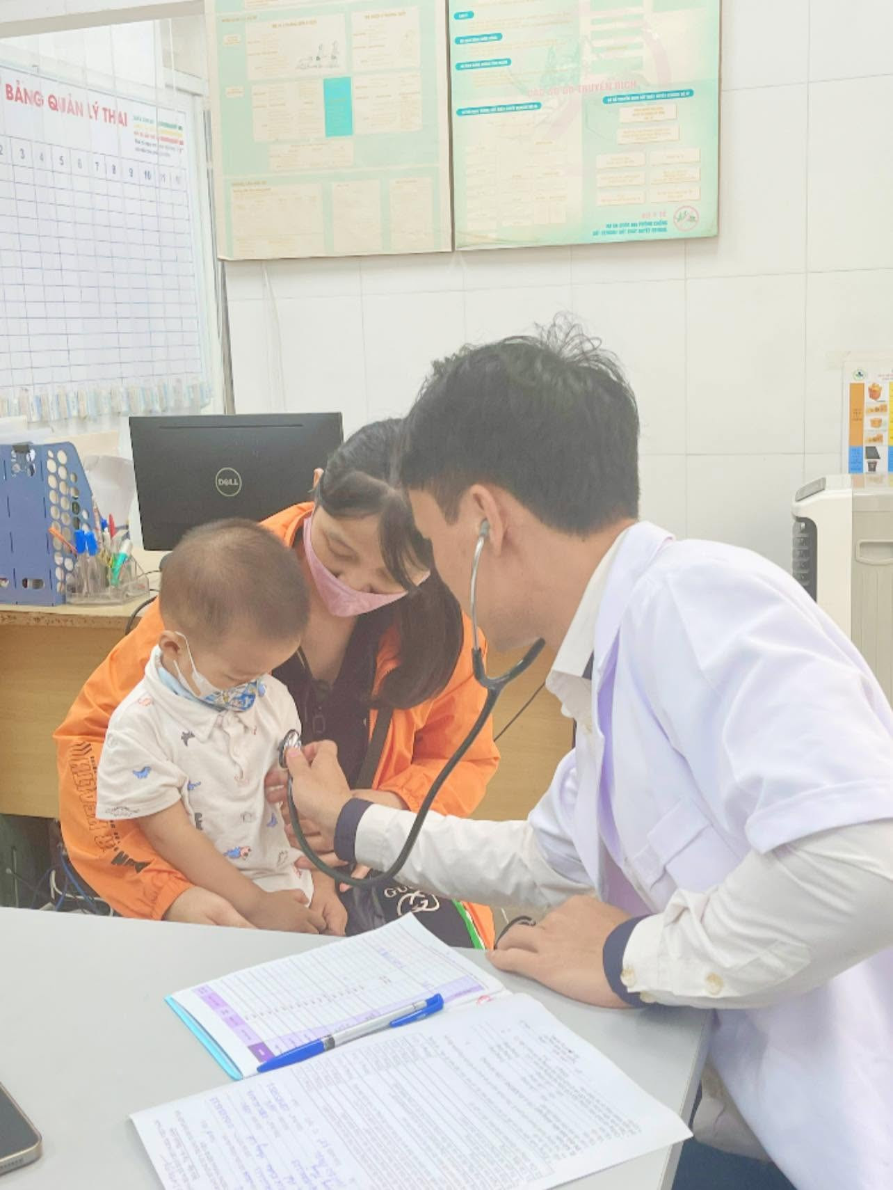 Phường Hoàng Liệt đã chuẩn hóa và quản lý trên phần mềm Hồ sơ sức khỏe (HSSK) điện tử cho 78.832 người dân. Ảnh