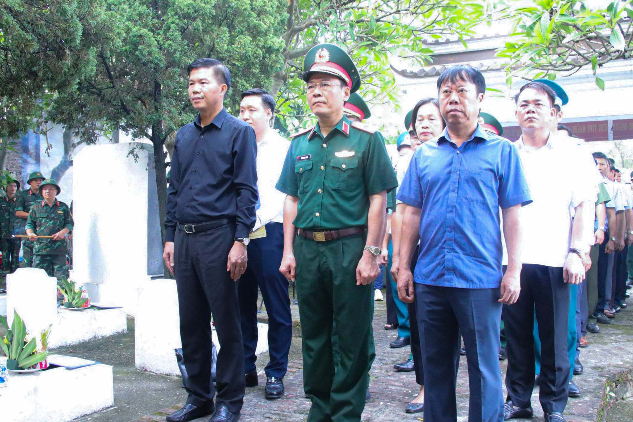 ban-giao-mau-hai-cot-liet-sy-7-.jpg