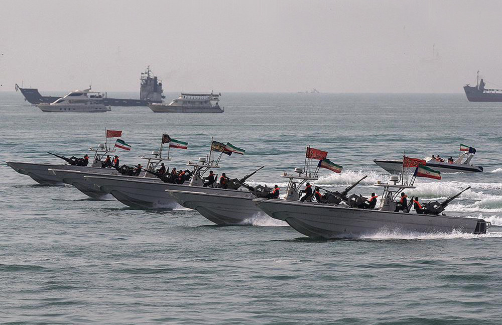 eo-bien-hormuz-bi-phong-toa-se-gay-anh-huong-nghiem-trong-toi-an-ninh-nang-luong-toan-cau.-anh-luc-luong-ve-binh-cach-mang-iran.jpg