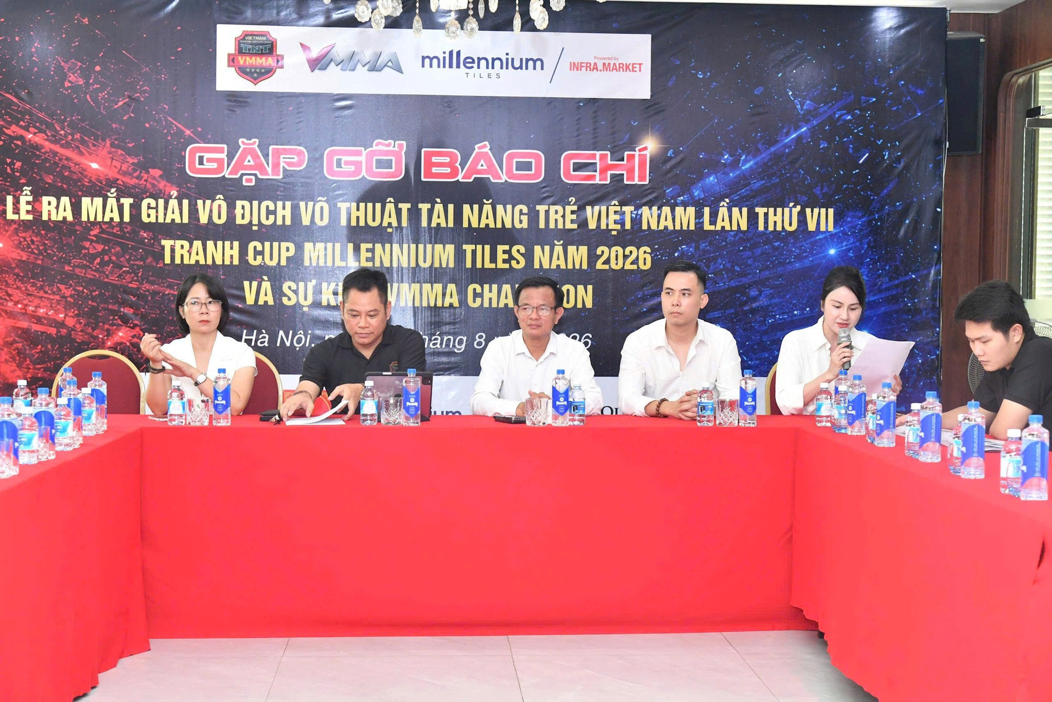 18-toan-canh-buoi-hop-bao.jpg