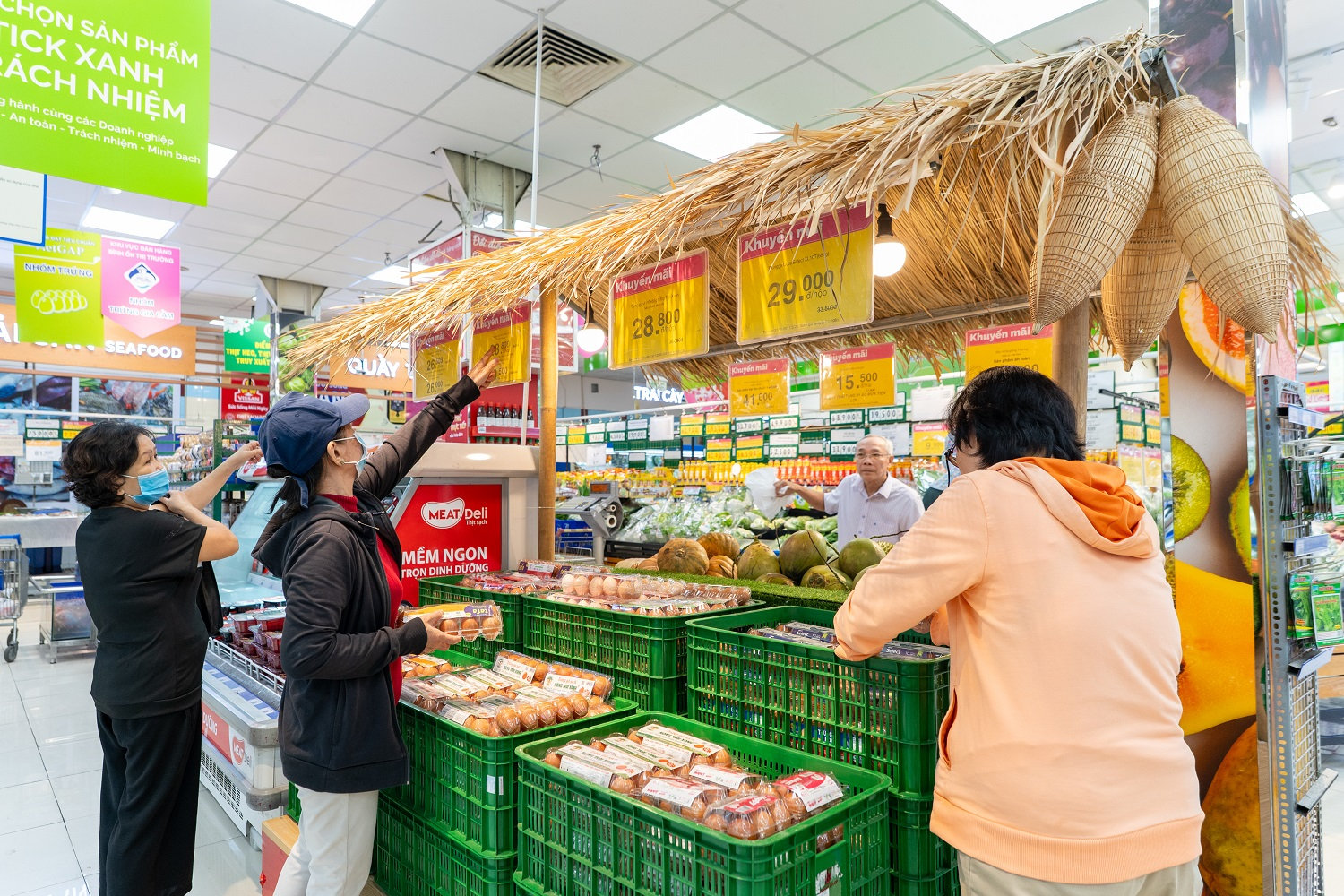 cac-nhom-thuc-pham-thiet-yeu-tai-saigon-co.op-dap-ung-nhu-cau-chuan-bi-bua-an-hang-ngay-cua-nguoi-tieu-dung..jpg