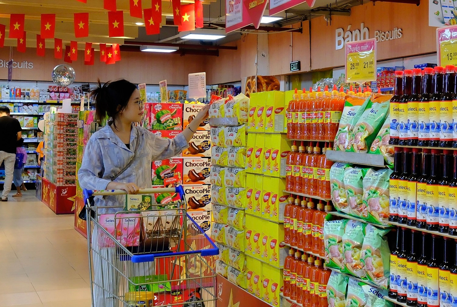 hang-viet-duoc-uu-tien-trung-bay-tai-cac-diem-ban-cua-saigon-co.op-giup-nguoi-tieu-dung-de-nhan-dien-va-lua-chon..jpg