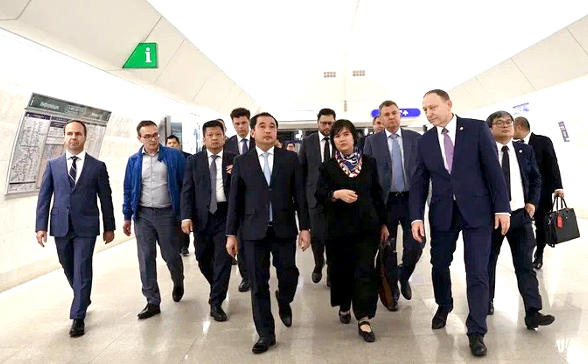 uy-vien-bo-chinh-tri-bi-thu-thanh-uy-ha-noi-tran-duc-thang-va-doan-cong-tac-tham-quan-metro-ngam-cua-thanh-pho-saint-petersburg.-anh-pv.jpg