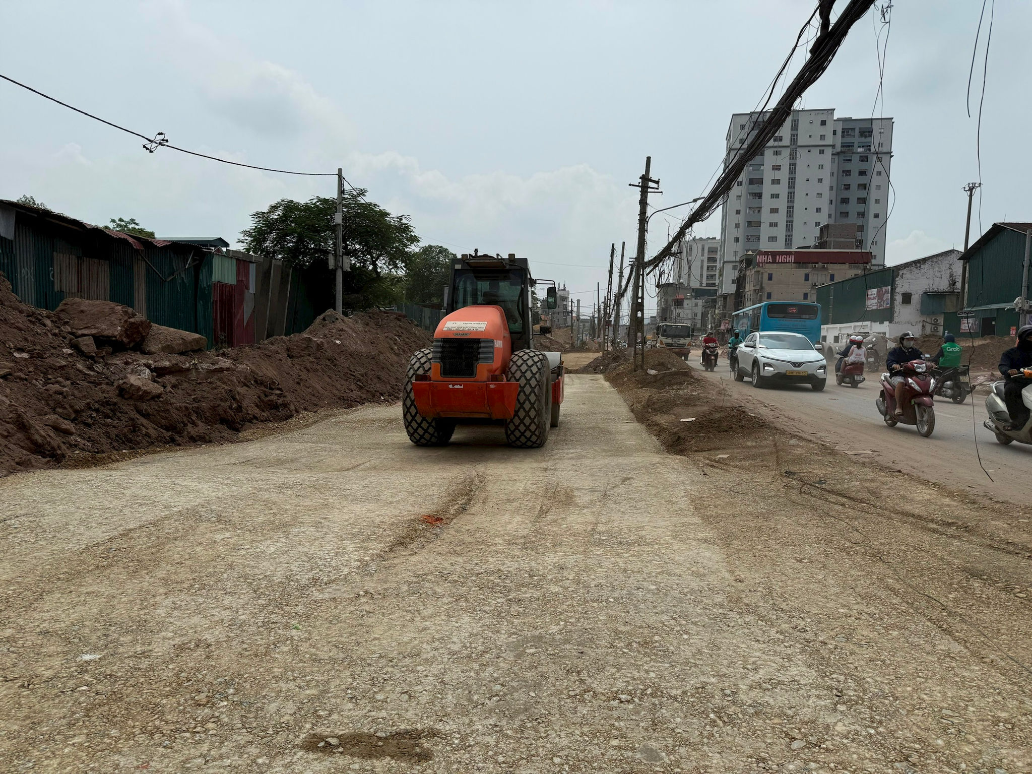 Một số đoạn đang được các nhà thầu đẩy nhanh tiến độ t
