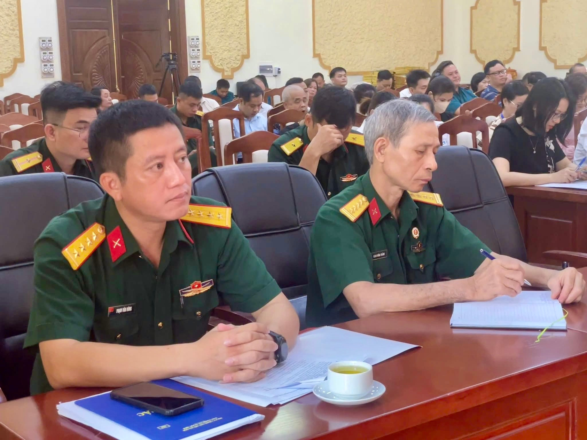 Ngọc Hồi chuẩn bị lấy mẫu hài cốt liệt sĩ chưa xác định danh tính