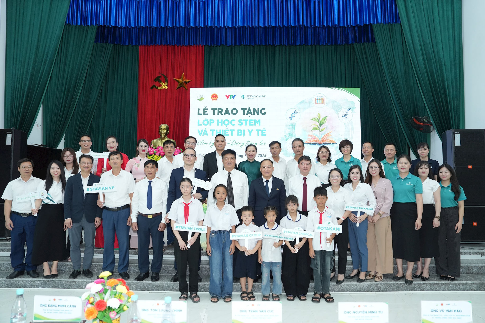 chuong-trinh-uom-hy-vong-dung-tuong-lai-le-trao-tang-lop-hoc-stem-thiet-bi-y-te.jpg