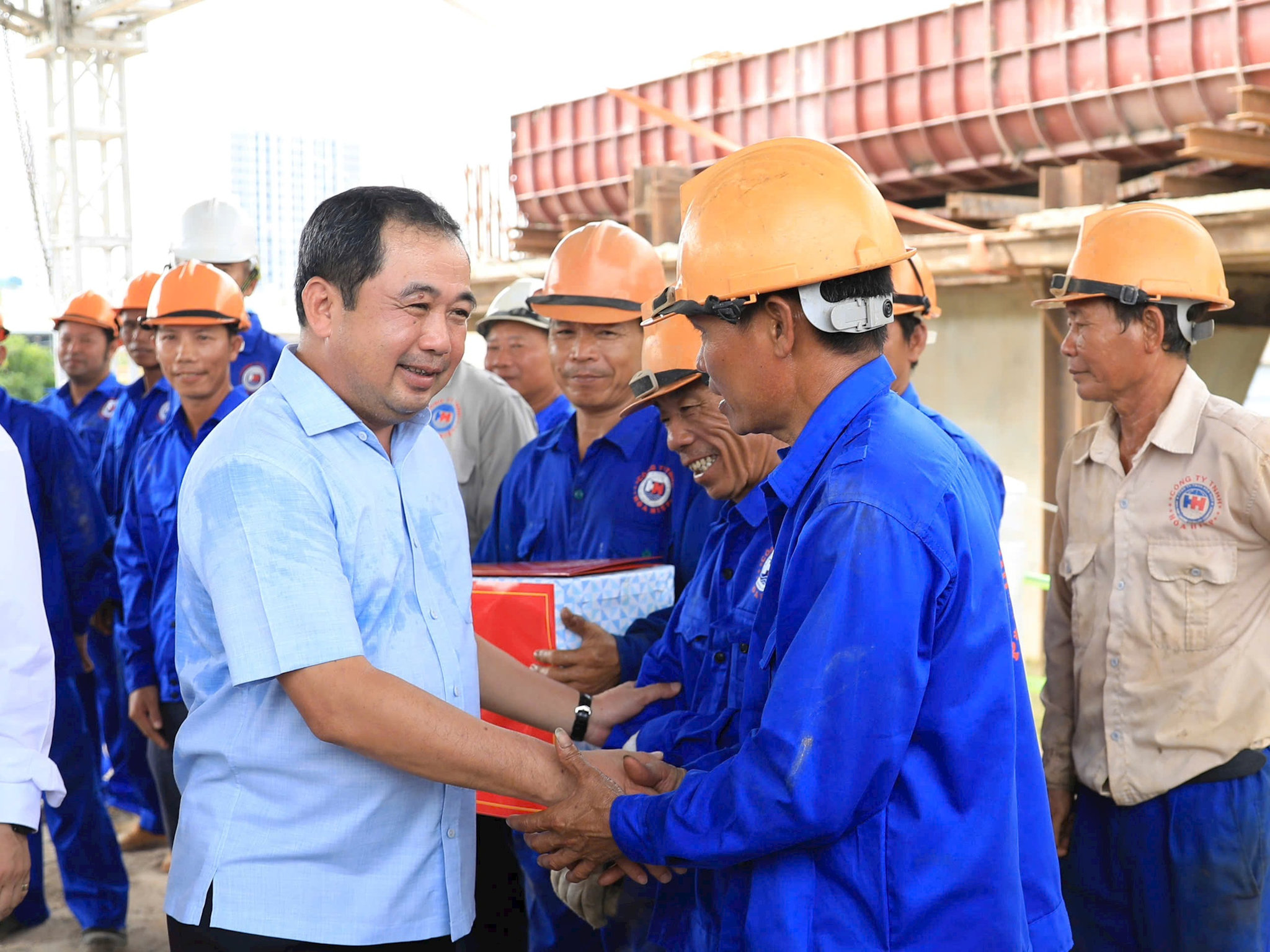 Bí thư Thành ủy Hà Nội Trần Đức Thắng kiểm tra một số dự án trọng điểm của thành phố. Ảnh: Quang Thái