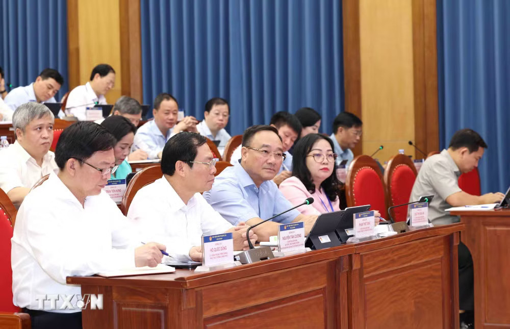 media.vietnamplus.vn-images-e5pyhtk8coraehx9mz4jzxt6zs878bybw3ce0wj0mn162yhn8s_-gp419ujcifmtof1oycv0zduinv00vardv4eqza20__qniwoxumw8bzy-_ttxvn-2008-thuong-truc-ban-bi-thu-xay-dung-dang-3.jpg