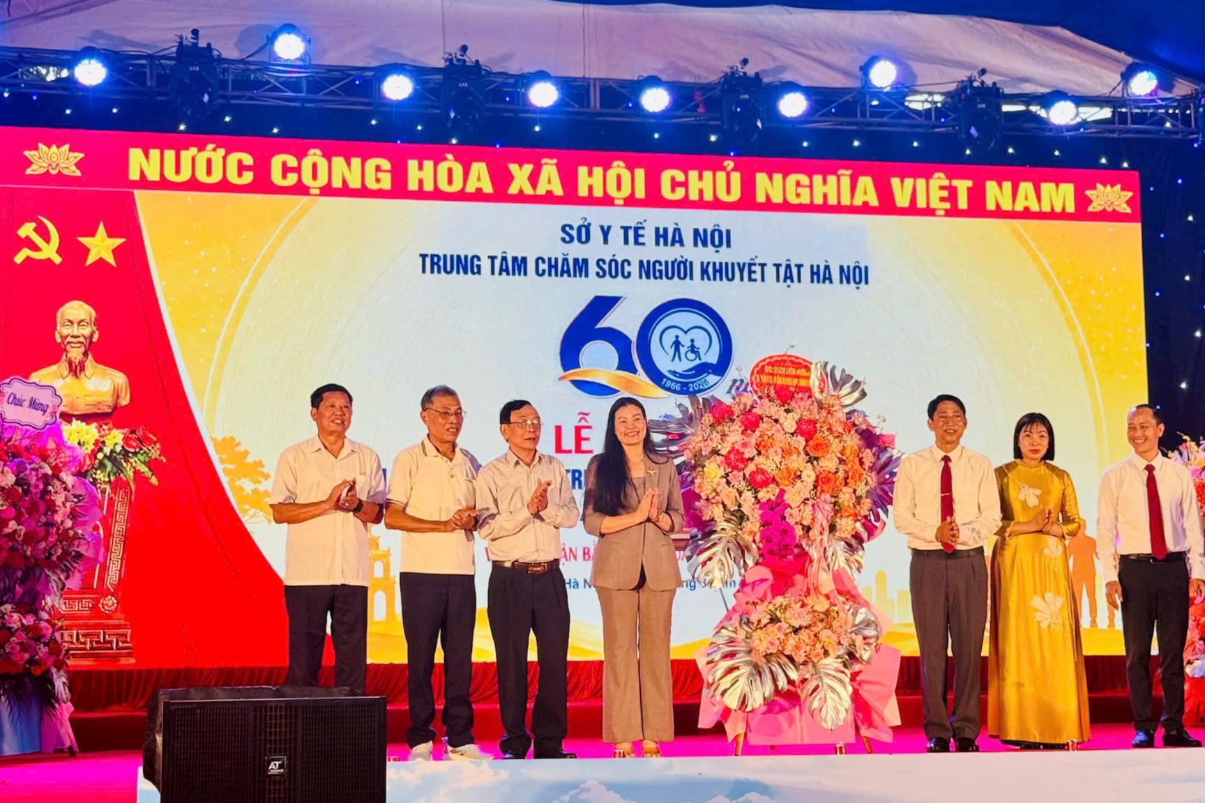 21-8-chuc-mung.jpg