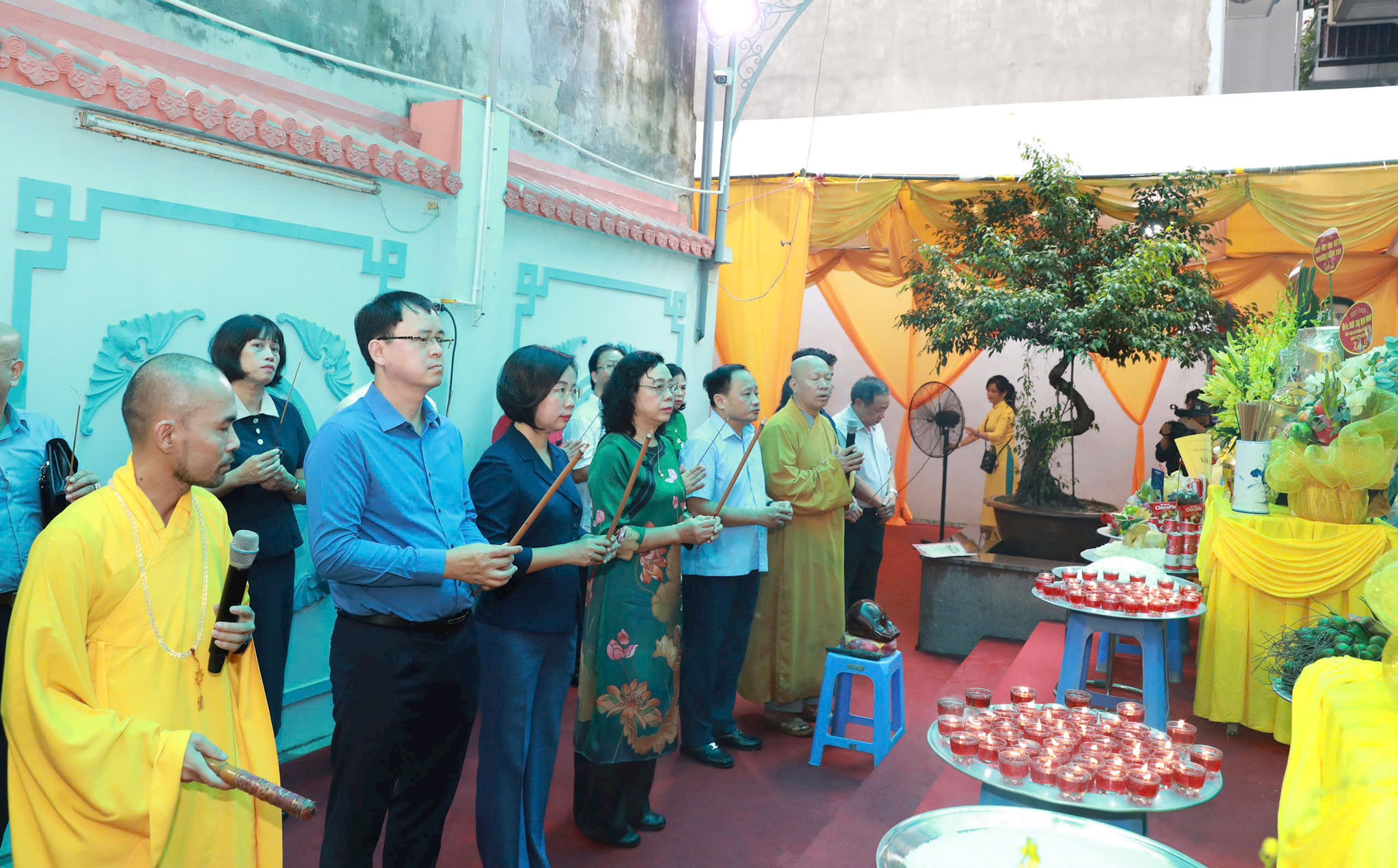 Phường Vĩnh Tuy tưởng niệm đồng bào chết vì oanh tạc và nạn đói năm 1944-1945