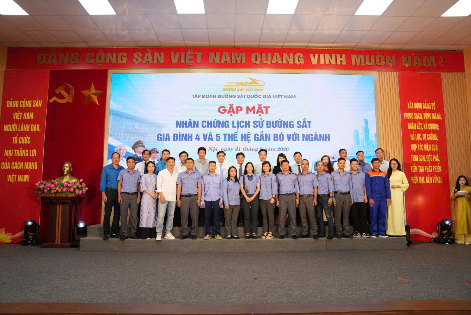 Chương trình gặp mặt các thế hệ nhân 80 năm Ngày truyền thống ngành Đường sắt.