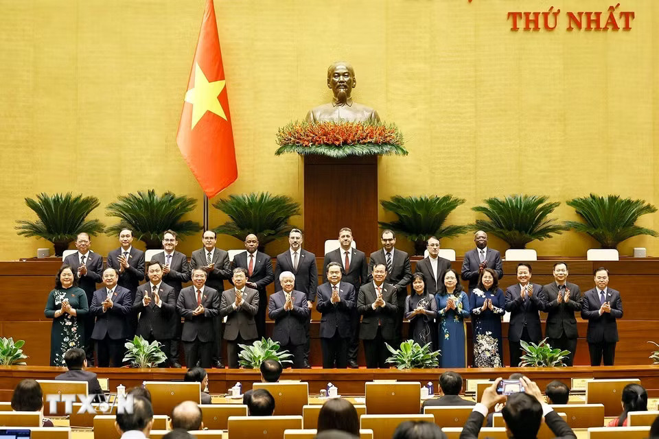 ke_g5_4y6dpaxv-clmgn3lhl5agzvo-_ttxvn-chu-tich-quoc-hoi-du-le-cong-bo-thanh-lap-to-chuc-nghi-si-huu-nghi-viet-nam-4.jpg
