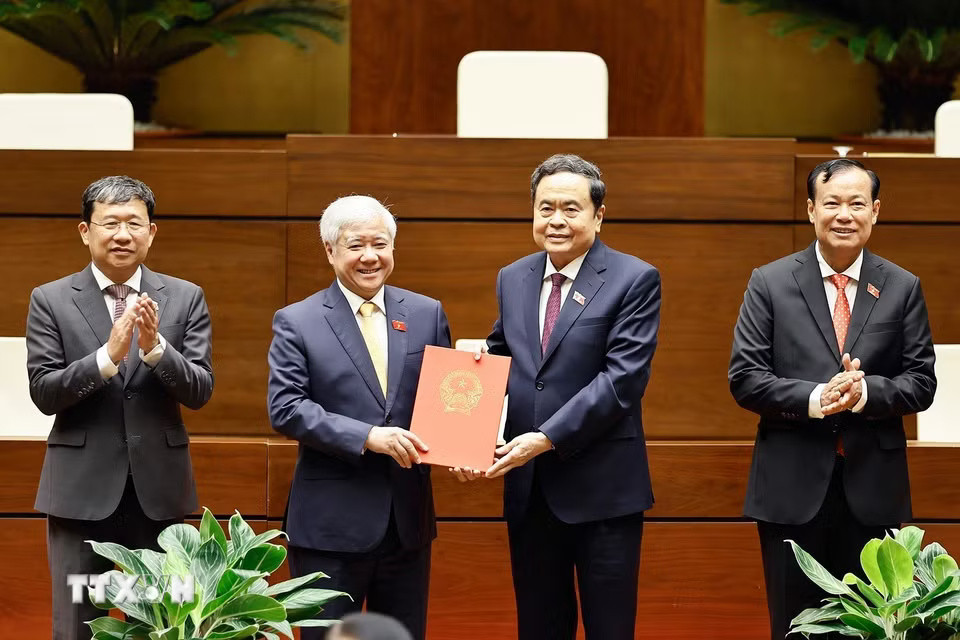 kl8sraxlkdpaxv-clmgn3lhl5agzvo-_ttxvn-chu-tich-quoc-hoi-du-le-cong-bo-thanh-lap-to-chuc-nghi-si-huu-nghi-viet-nam-3.jpg