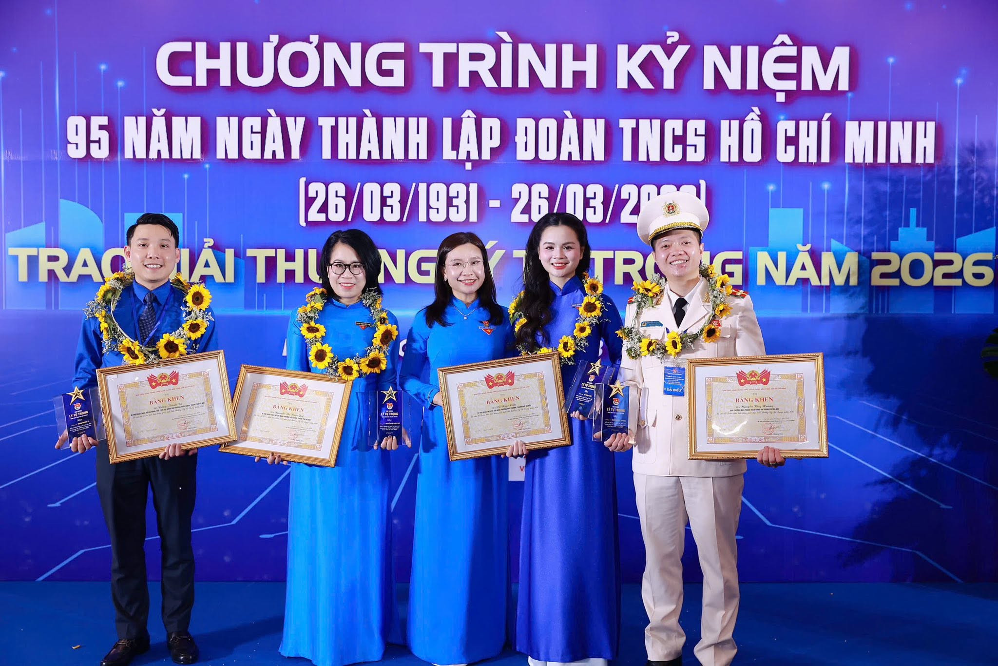 Họ là những đảng viên trẻ, thanh niên tiêu biểu của Thủ đô. Ảnh: PV.