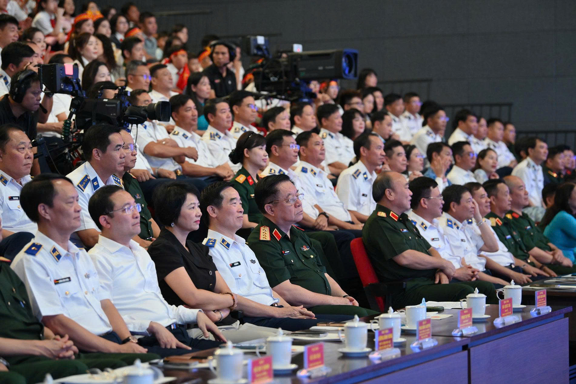 2208-em-yeu-bien-dao-3.jpg