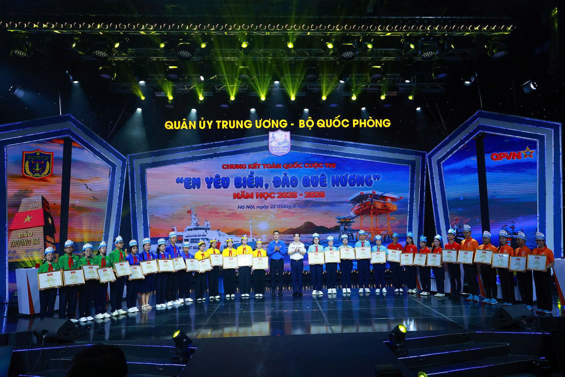 2208-em-yeu-bien-dao-4.jpg