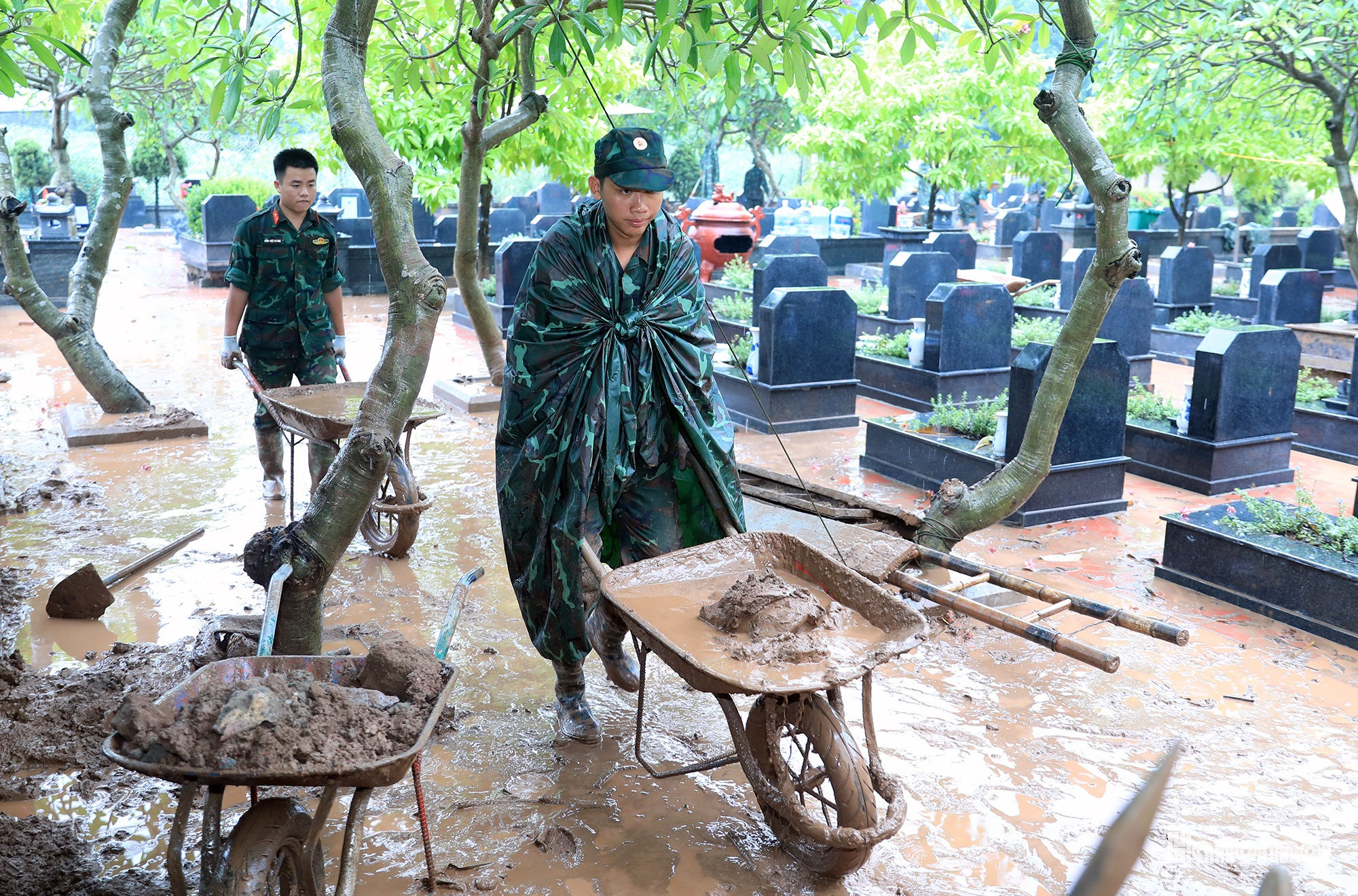 Đến thời điểm hiện tại, lực lượng chức năng đã lấy mẫu được 198 hài cốt liệt sĩ trong tổng số 469 mộ cần lấy mẫu tại Nghĩa trang Mai Dịch.