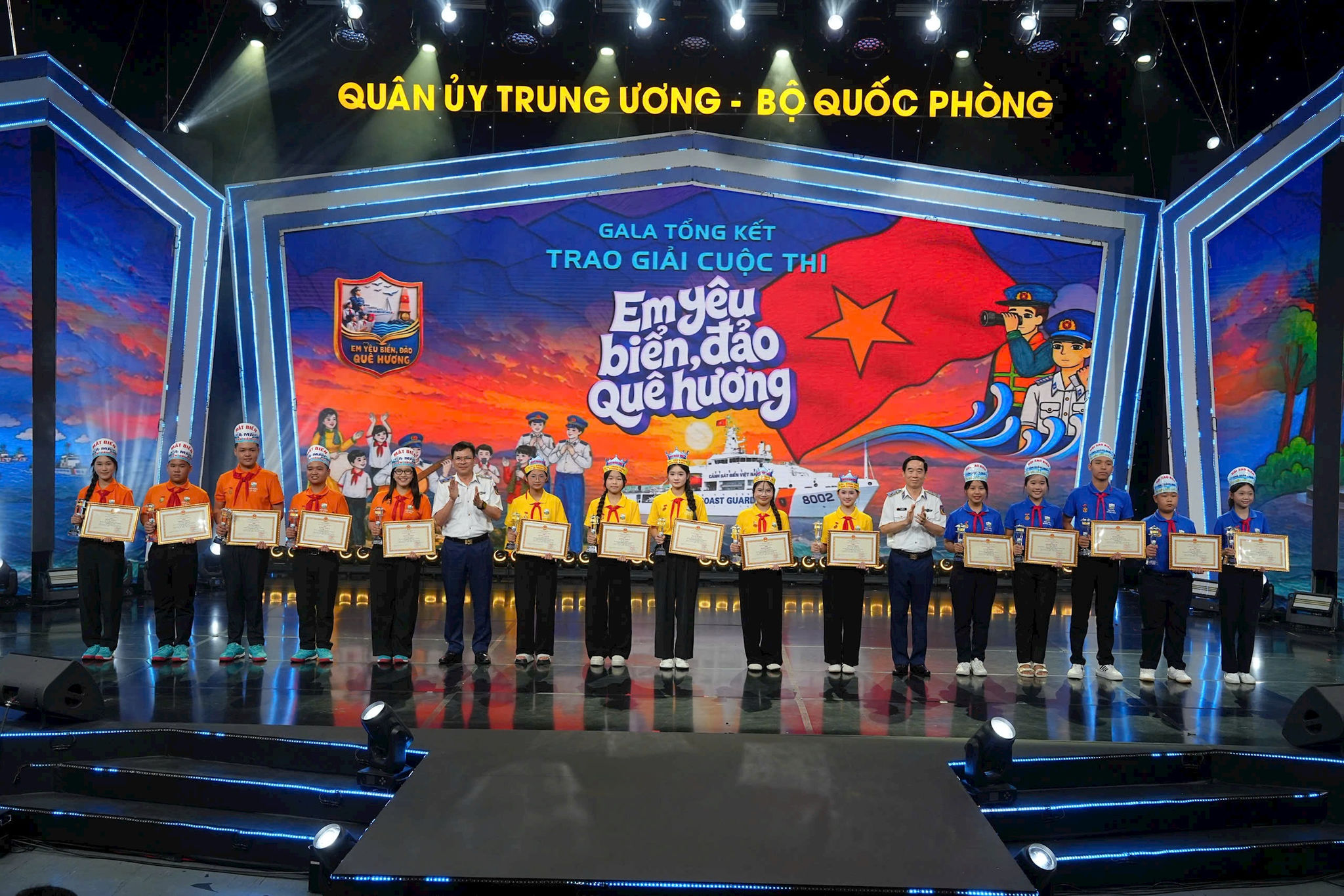 2308-trao-giai-em-yeu-bien-dao-3.jpg