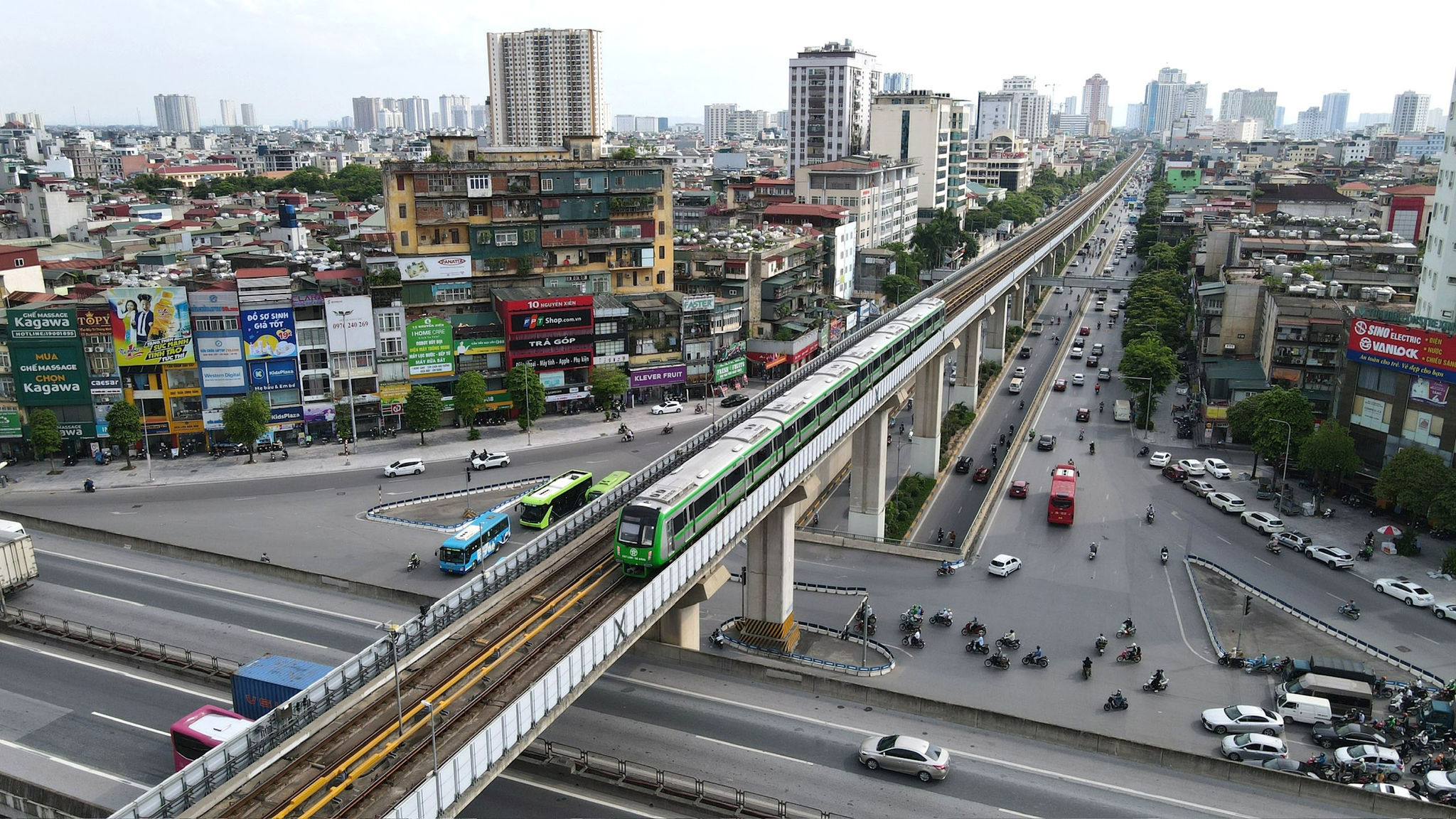 tuyen-duong-sat-do-thi-cat-linh-ha-dong-giup-giam-tai-ap-luc-giao-thong-cho-tuyen-duong-nguyen-trai.-anh-quang-thai.jpg