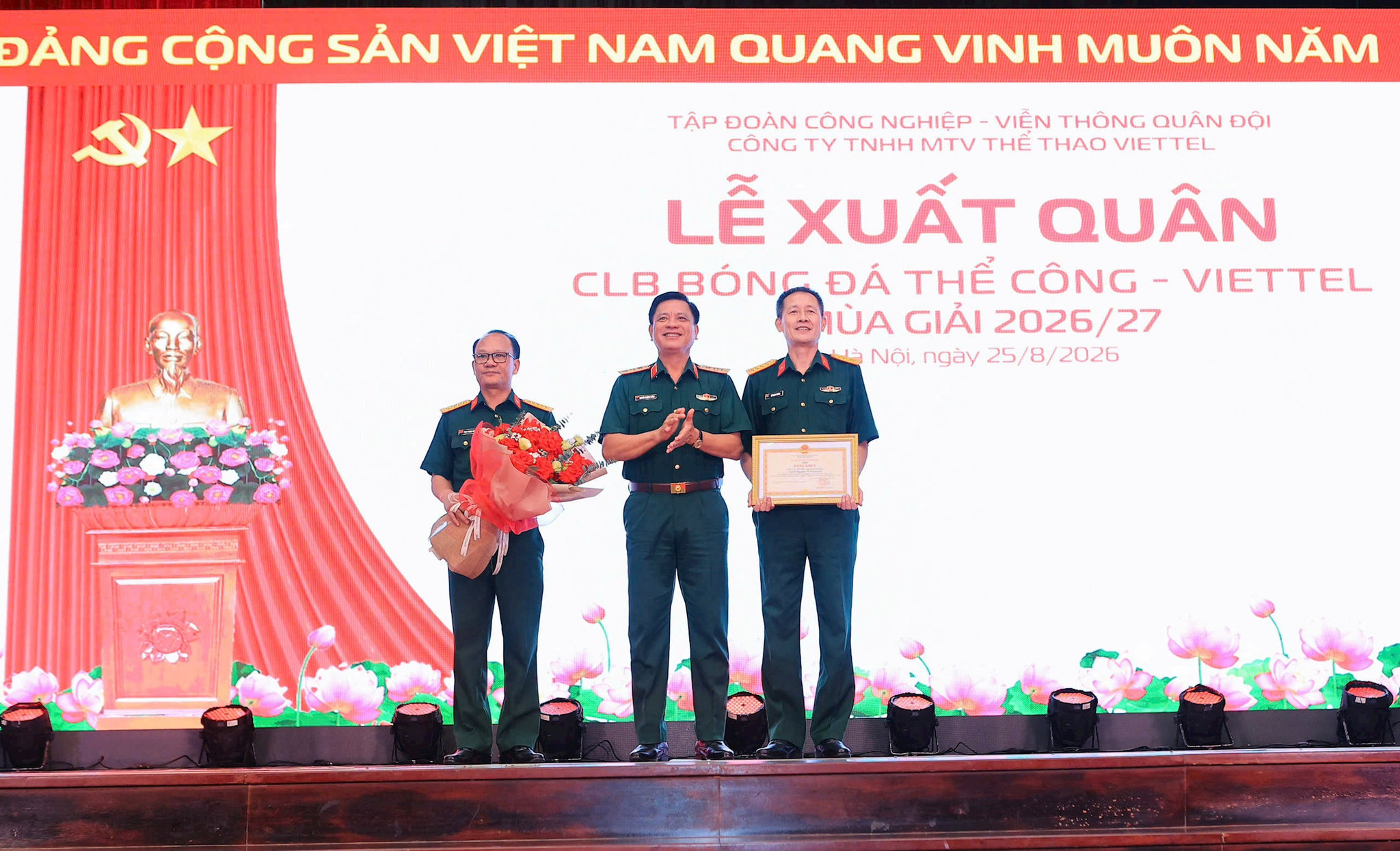 25-clb-the-cong-viettel-nhan-bang-khen.jpg