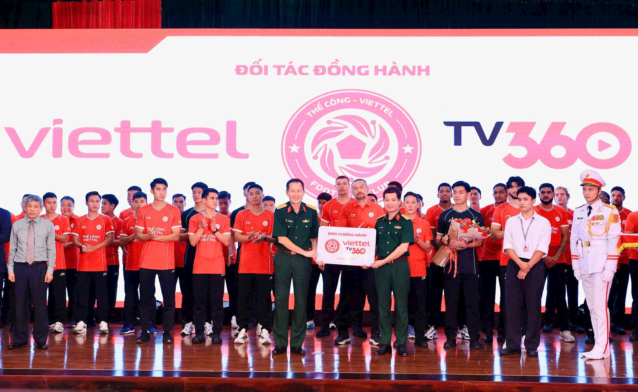 25-clb-the-cong-viettel.jpg