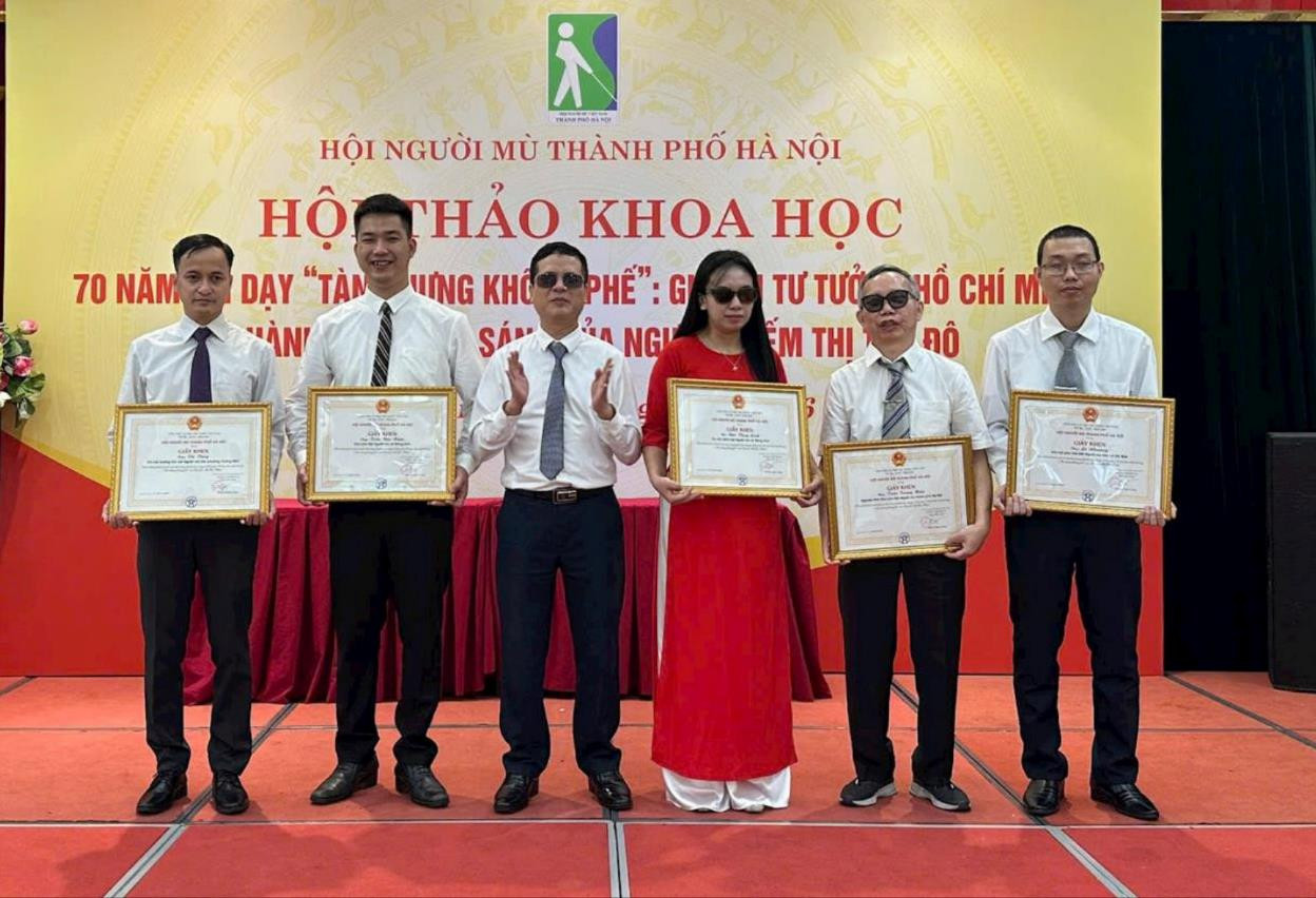 hoi-thao-tan-nhung-khong-phe(1).jpg