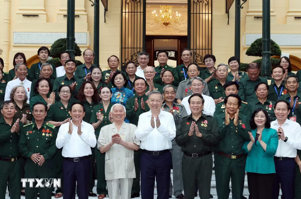 qbgetdepcgvwxs-_ttxvn-tong-bi-thu-chu-tich-nuoc-to-lam-gap-mat-dai-bieu-du-dai-hoi-hoi-cuu-tnxp-viet-nam-8981581-11.jpg