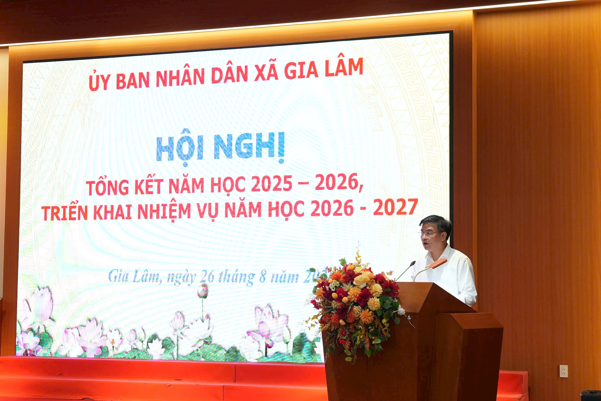 ong-cuong-phat-bieu.jpg