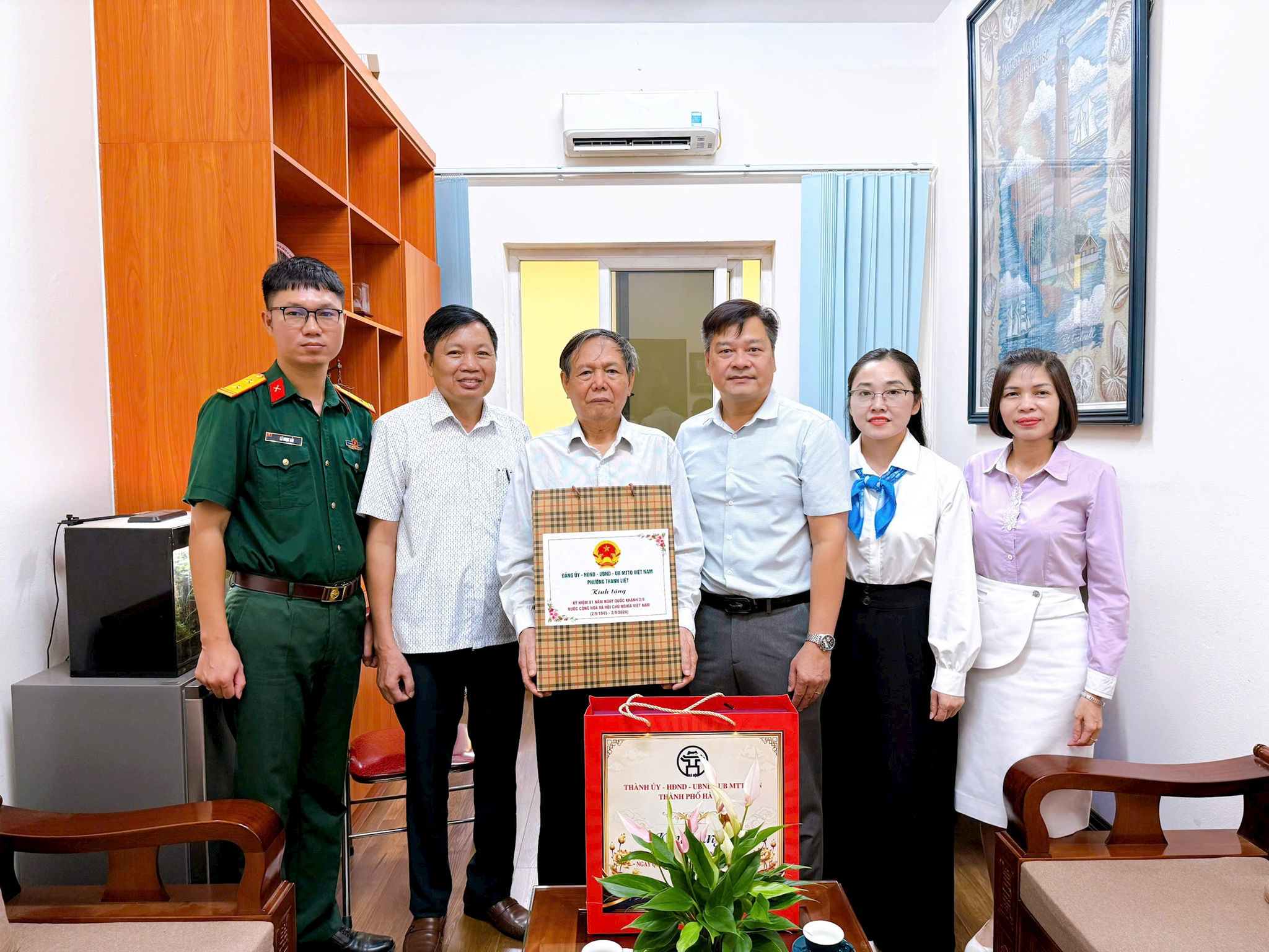 anh-1-tang-qua.jpg